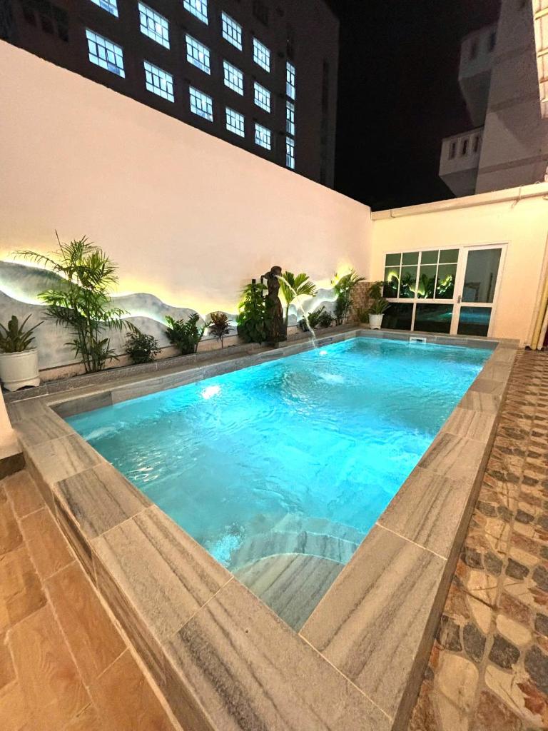 Villa hồ bơi - Cách biển Bãi Sau 50m - sân BBQ siêu rộng - 81 Thuỳ Vân