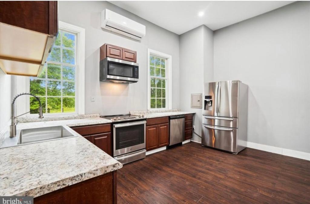 Route97 Townhouse 3 Bedrooms, kitchen, Free Wi-Fi and Parking image