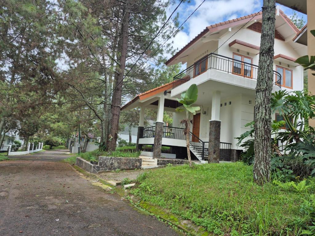 Villa 2Cemara photo 4