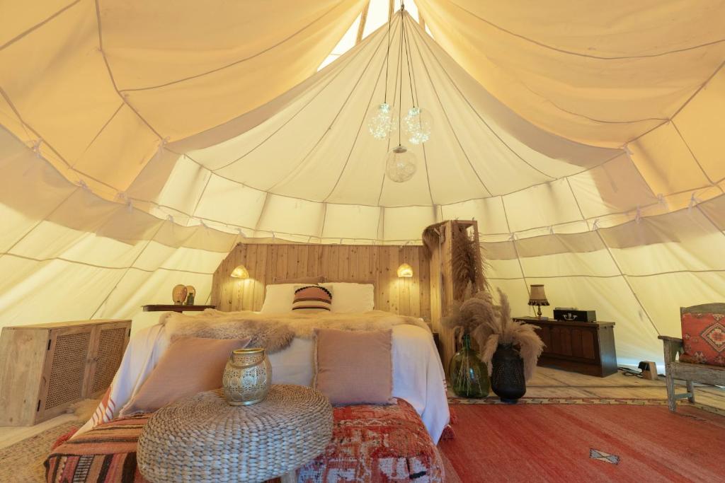 Tipi Marie met hotutub in de tuin photo 1