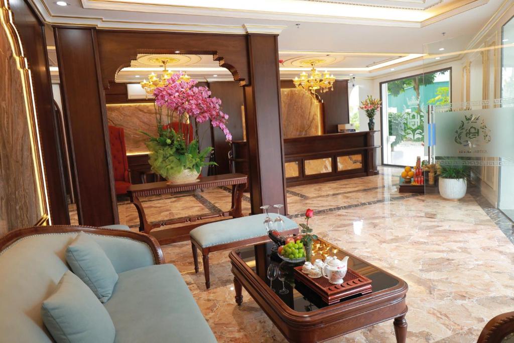 Royal Hotel Trâu Quỳ