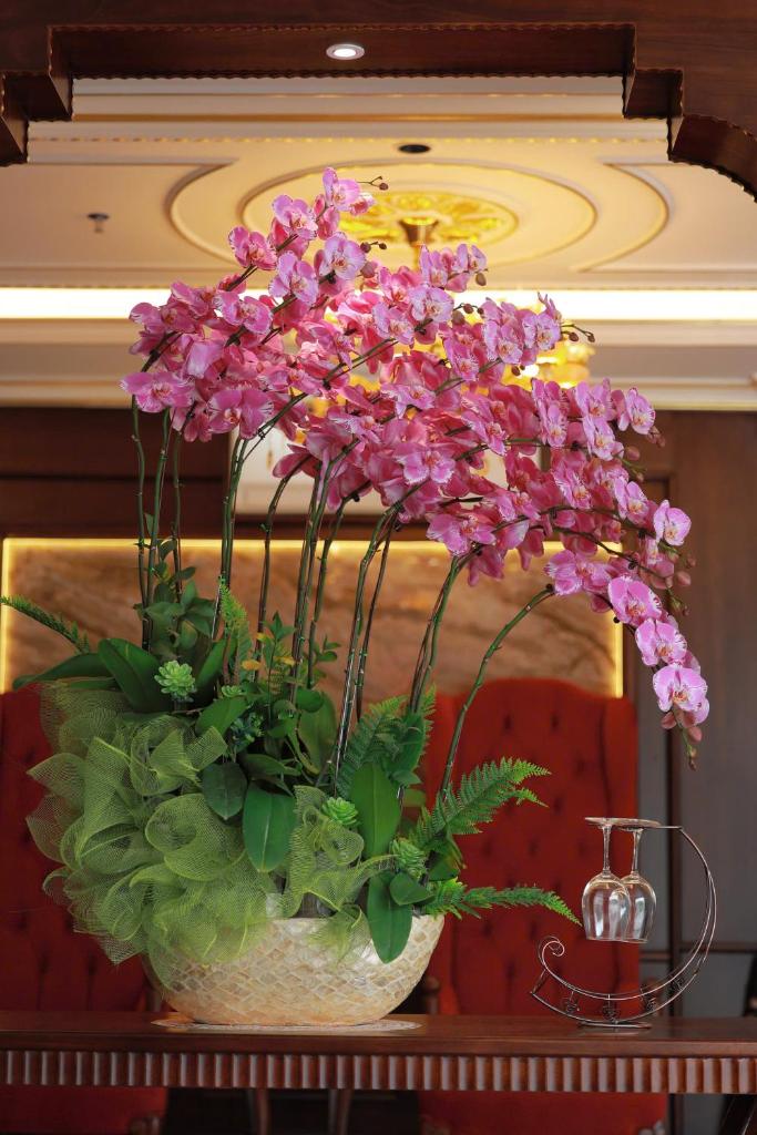 Royal Hotel Trâu Quỳ