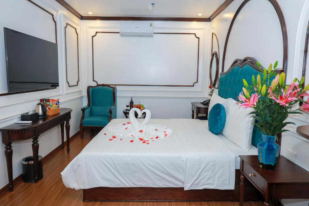 Royal Hotel Trâu Quỳ