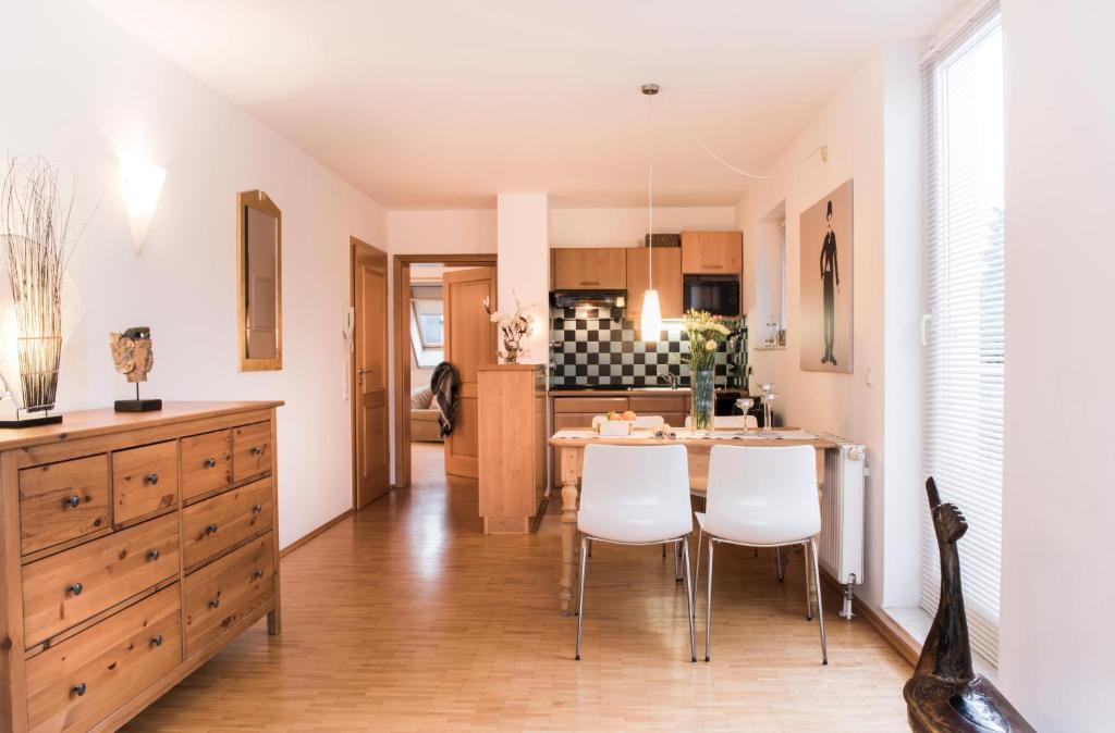 Апартаменты (Апартаменты с 1 спальней и балконом), Parkside Apartment House