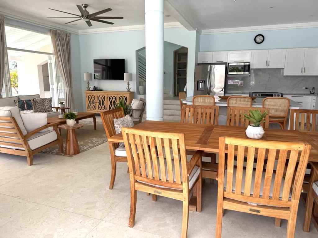 Silver Sands Beach Villas are great for family-friendly activities photo 3