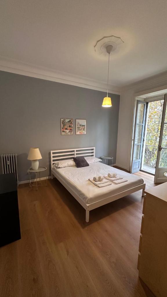 Stylish Apartment in Arco della Pace - Tap to explore photos