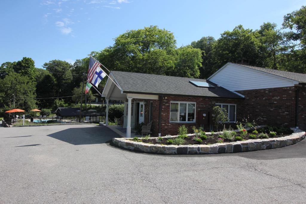 Heidi's Inn image