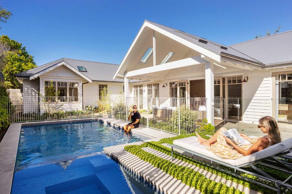 Muskoka Luxe Retreat with Pool Spa & Fire Pit photo 1