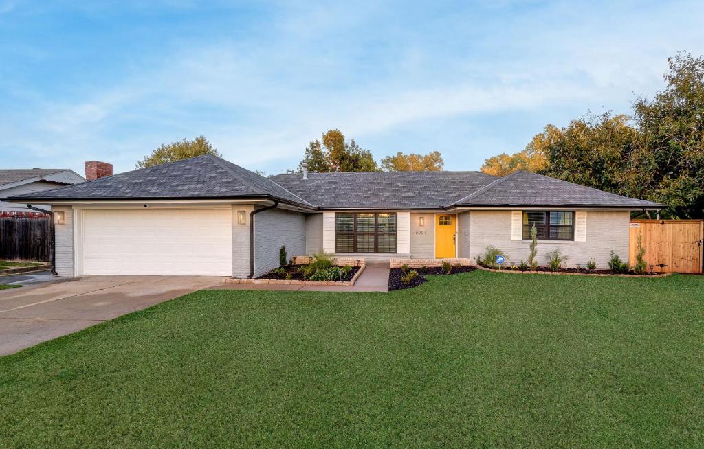 Glencove Place image