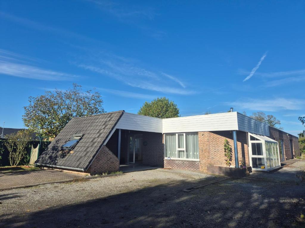 Afgelegen woning met buitenjacuzzi en vergaderruimte ! photo 2