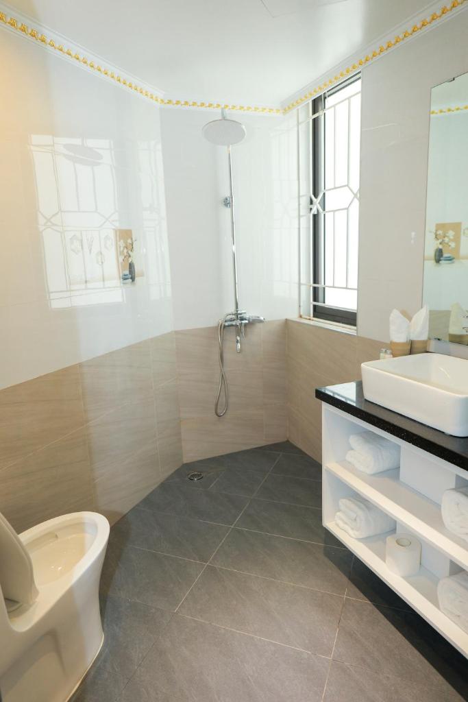 Royal Hotel Trâu Quỳ