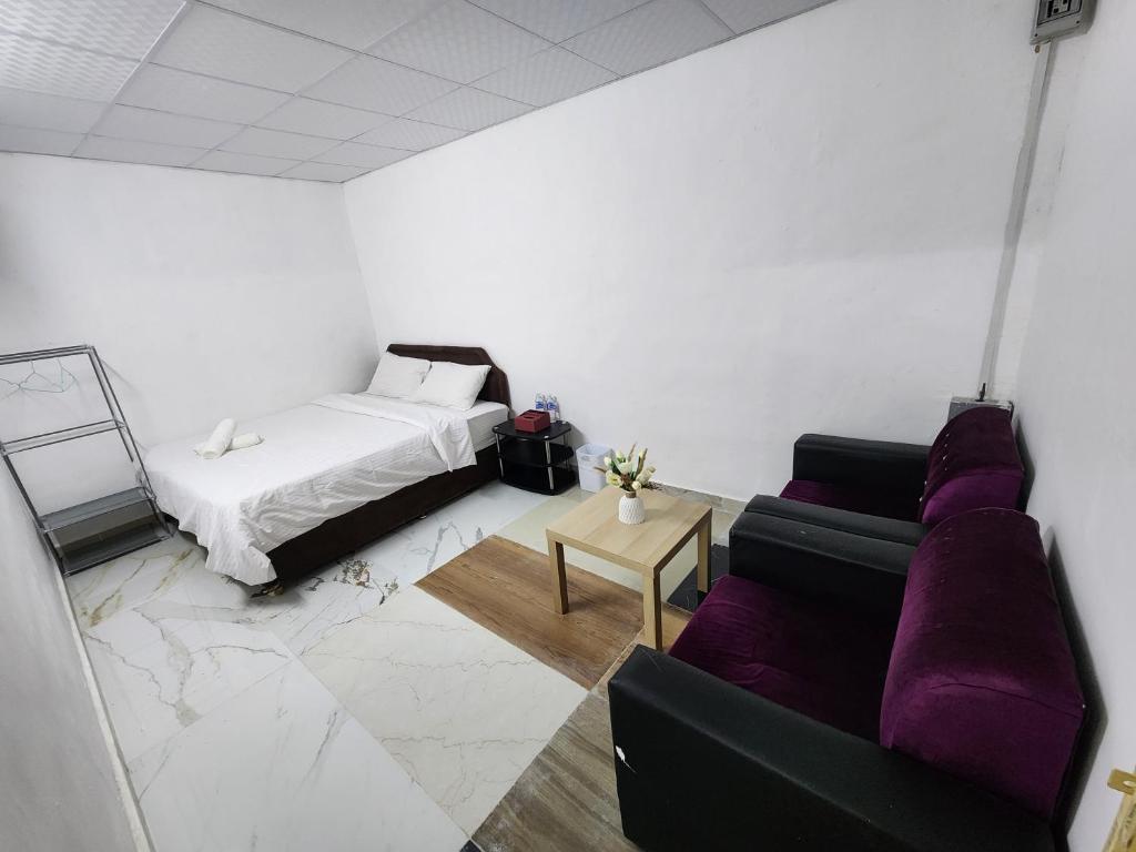 separate entrance room photo 2