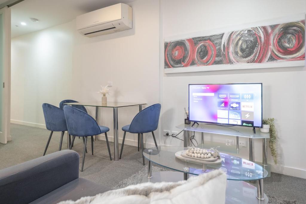Convenience 2br1ba Apartment Mel Cbd With Study photo 1