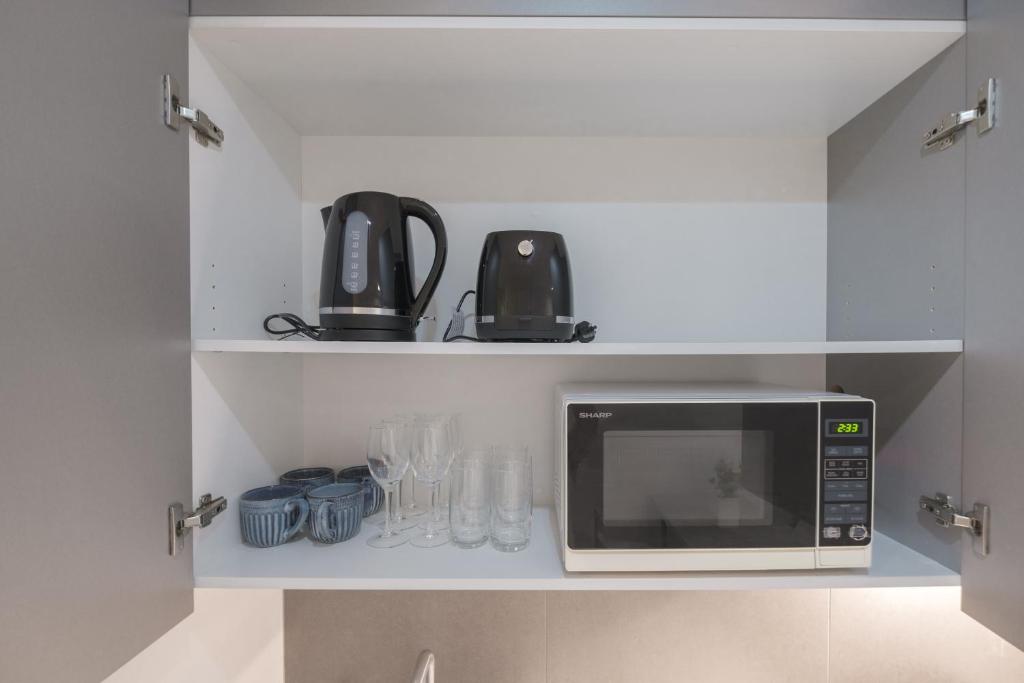 Elevated Style 1br In The Heart Of Mel With Study photo 4