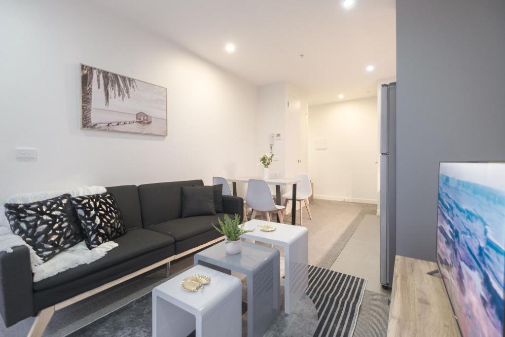 Elevated Style 1br In The Heart Of Mel With Study photo 1