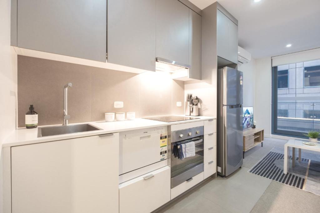 Elevated Style 1br In The Heart Of Mel With Study photo 3