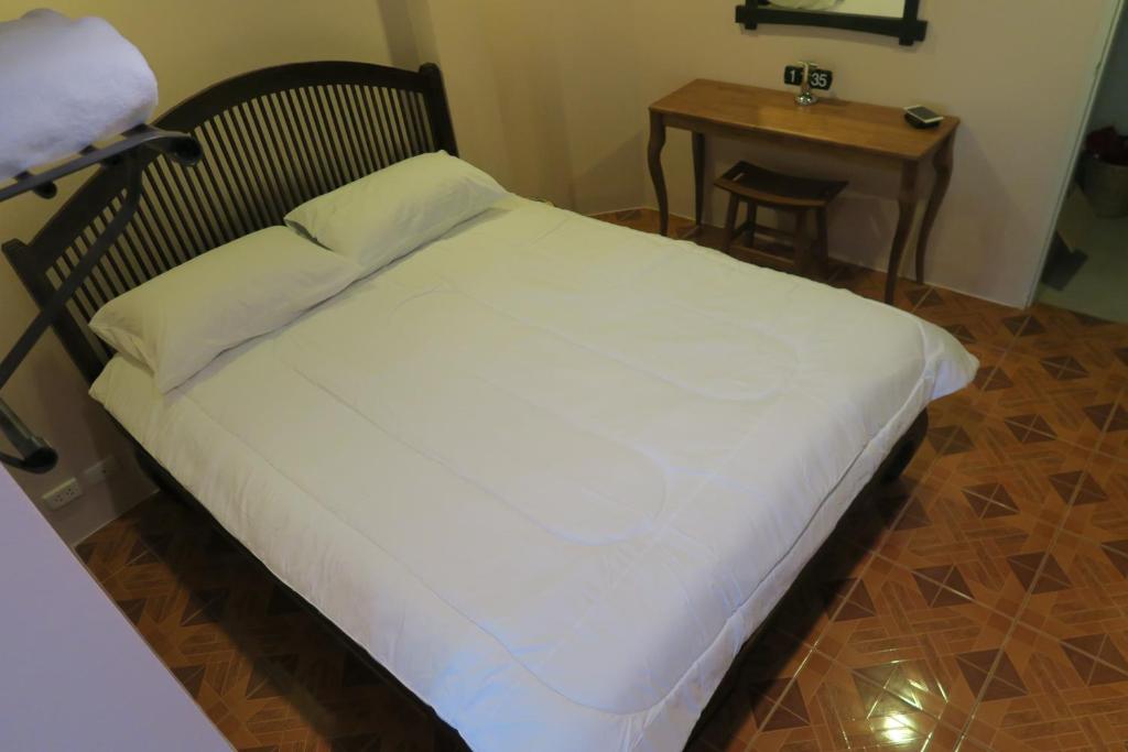 Двухместный (Номер Делюкс с кроватью размера «queen-size»), The Grand Palace Hostel