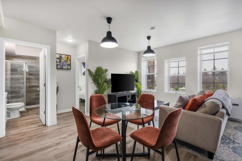 2BR Brand New Apartment Near Henry Ford image