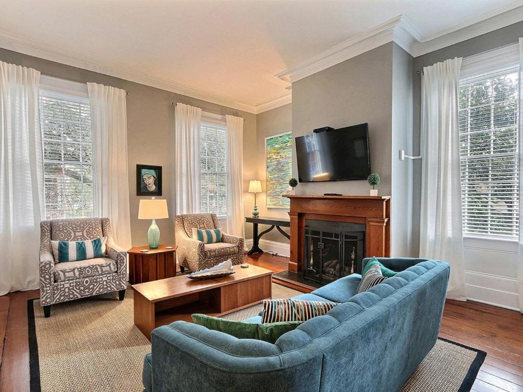 Mint Julep Estate image