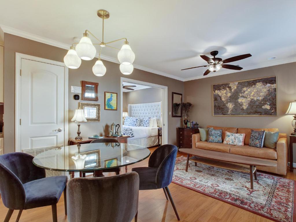 Broughton Street Carriage House image