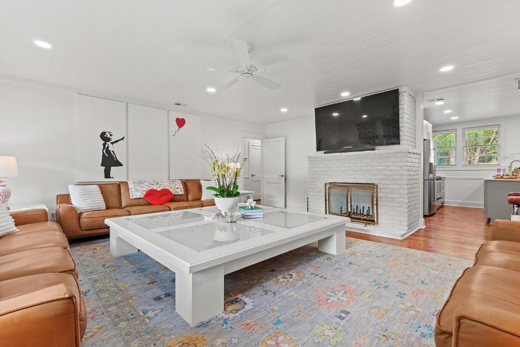 Pink Pearl By the Sea 8 Bedroom image