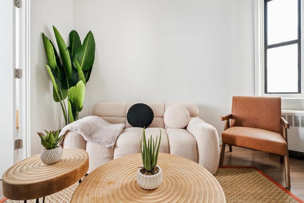1290-10 New Renovated 2 Bedrooms in UES image
