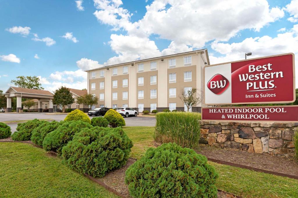 Best Western Plus Crossroads Inn & Suites image