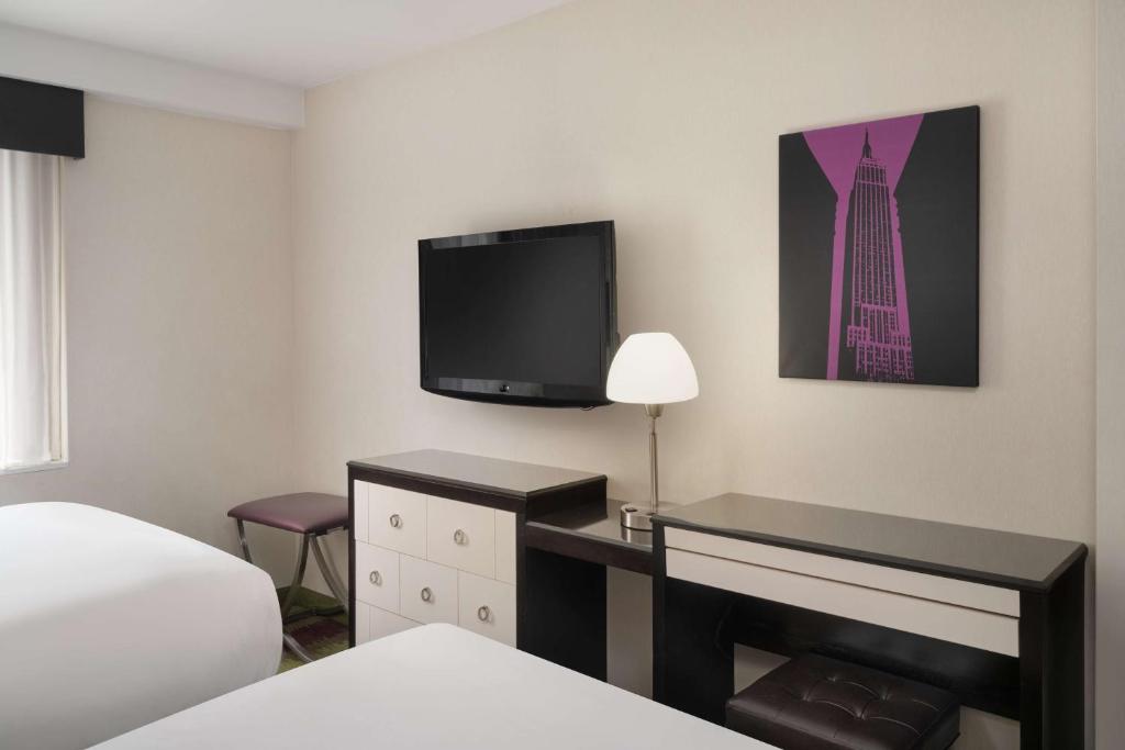 Best Western Premier Herald Square Room Type - Double Room with Two Double Beds