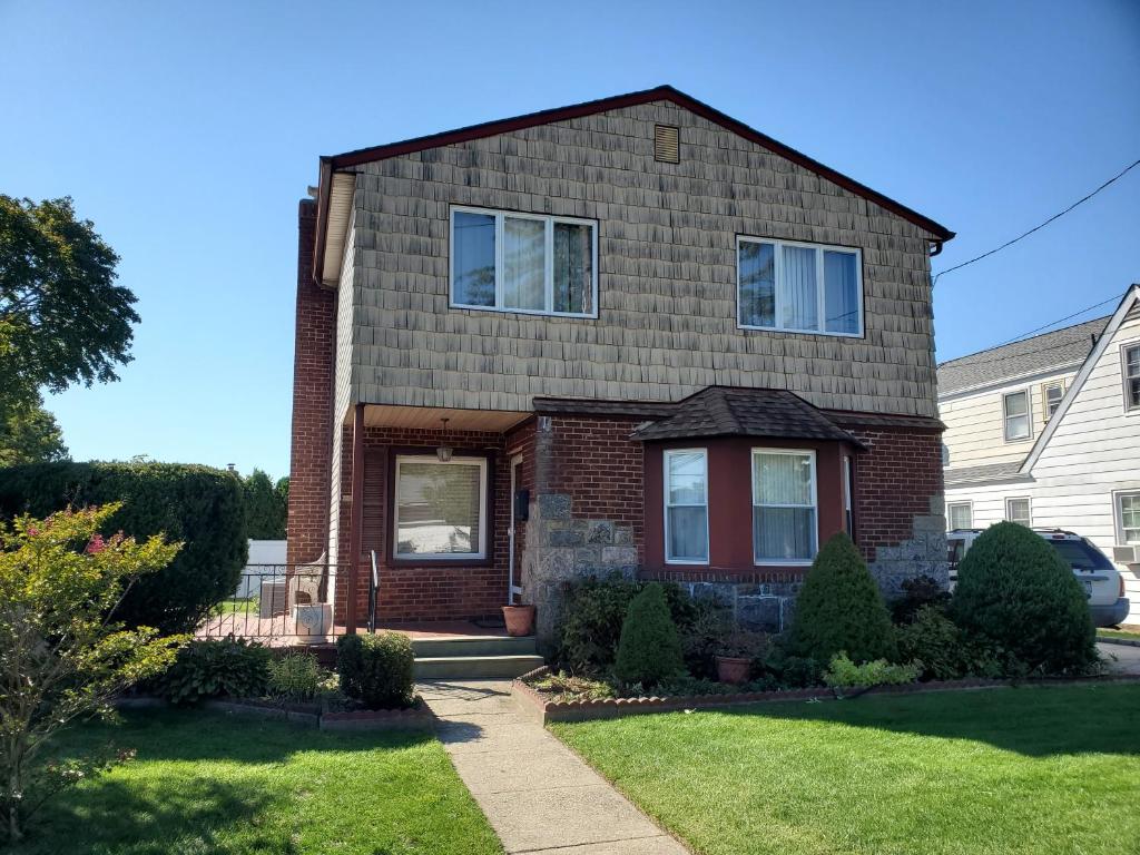 2nd Fl 2BR Apartment Oceanside NY image