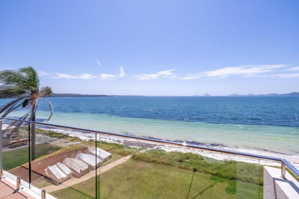 Harbourside 14, 3-7 Soldiers Point Rd - waterfront magic photo 2