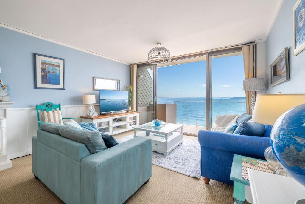 Harbourside 14, 3-7 Soldiers Point Rd - waterfront magic photo 3