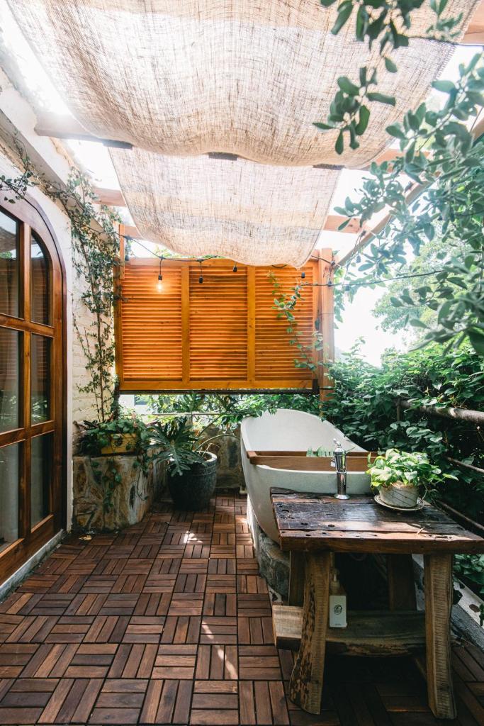 Nha Ben Rung - U Lesa - Paperflower 1st floor