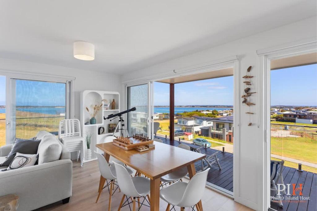 Hillside Ocean View San Remo photo 3