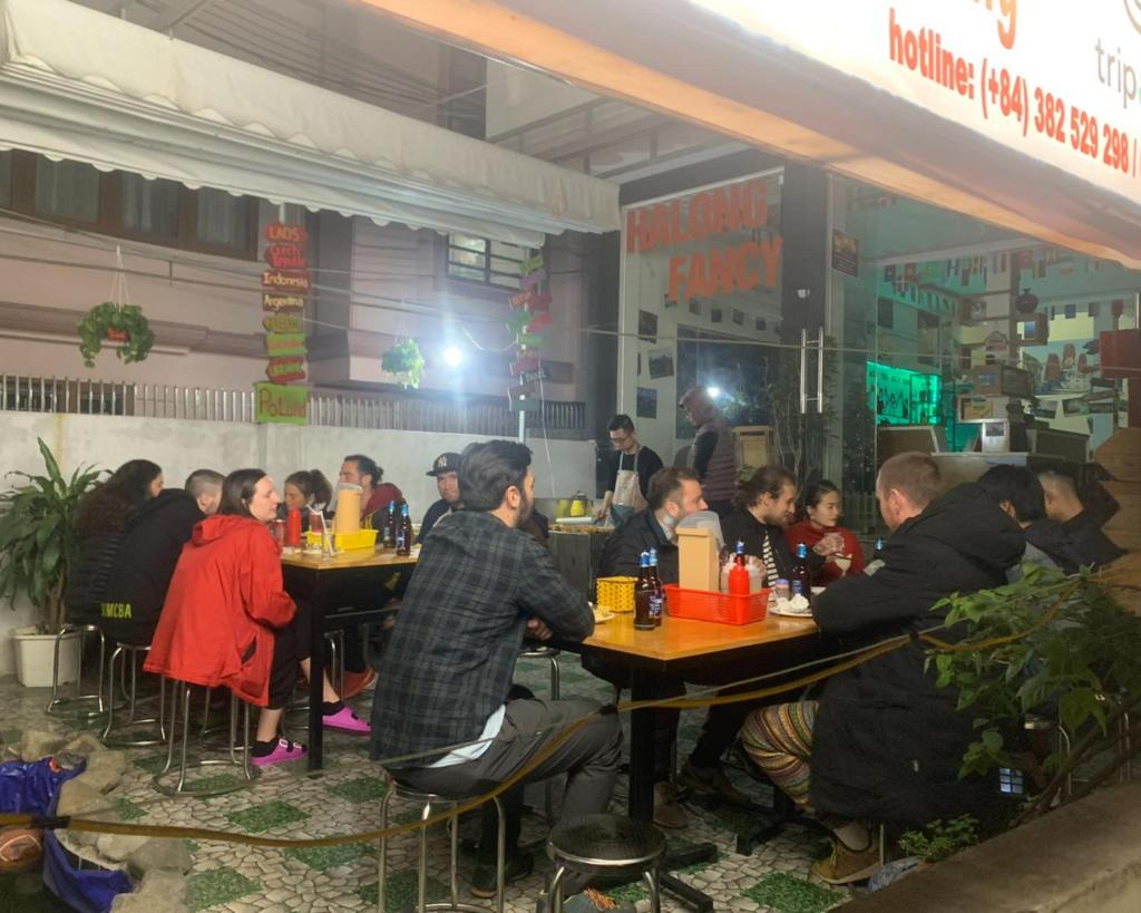 Ha Long Fancy Hostel with Vegetarian and Vegan Restaurant