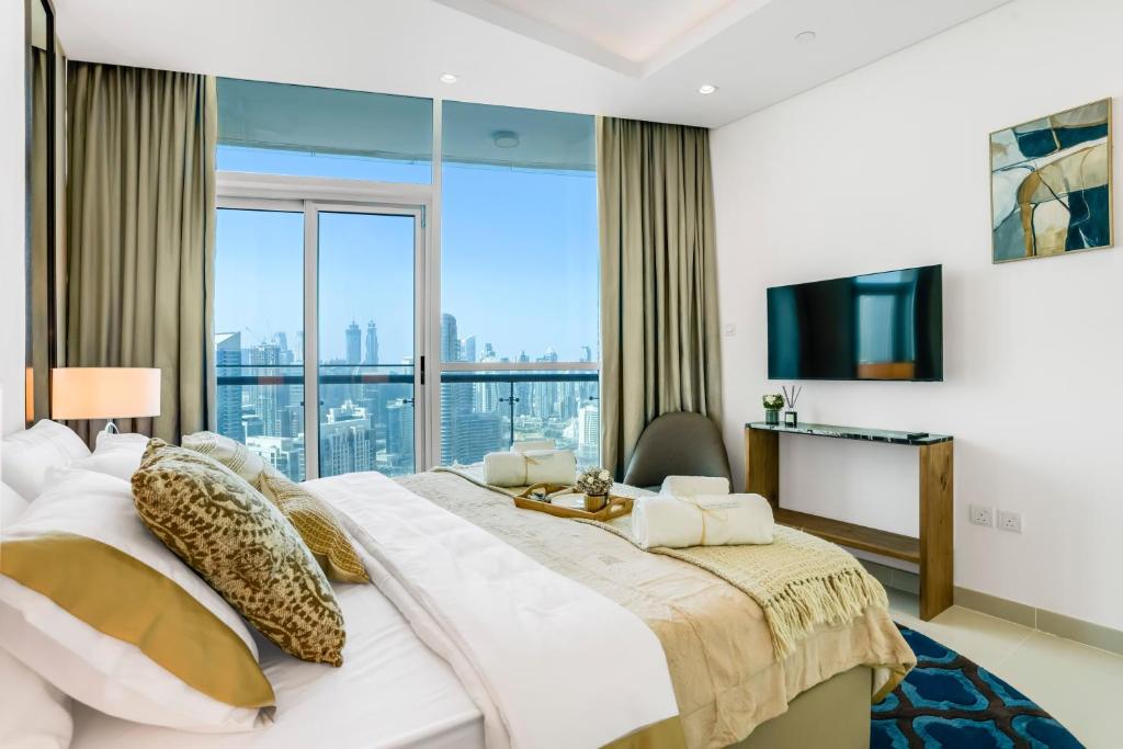 2 Bedrooms with Iconic Burj Khalifa Views Stay photo 4