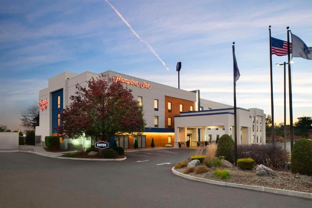 Hampton Inn Chicopee/Springfield image