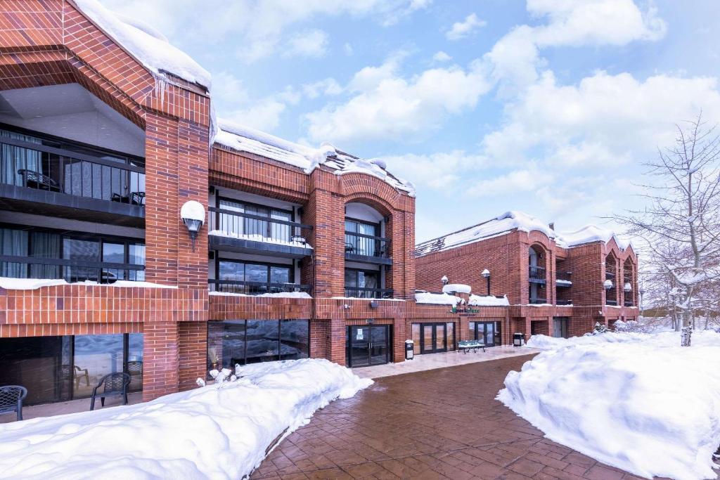 Park Plaza Resort Park City a Ramada by Wyndham image