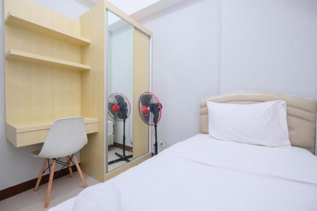 Comfort and Modern 2BR at Royal Heights Apartment By Travelio photo 1
