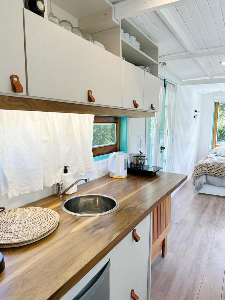 Dos Tiny Houses con Vista Espectacular, 2 Baños y Bosque Privado para 2 Parejas photo 1