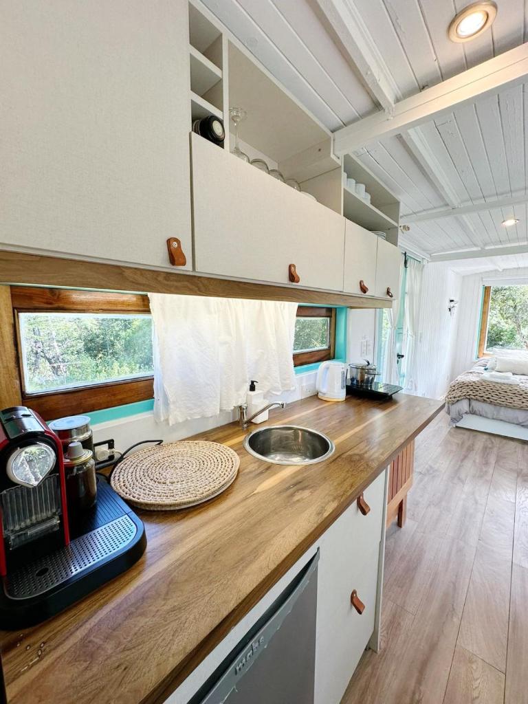 Dos Tiny Houses con Vista Espectacular, 2 Baños y Bosque Privado para 2 Parejas photo 4