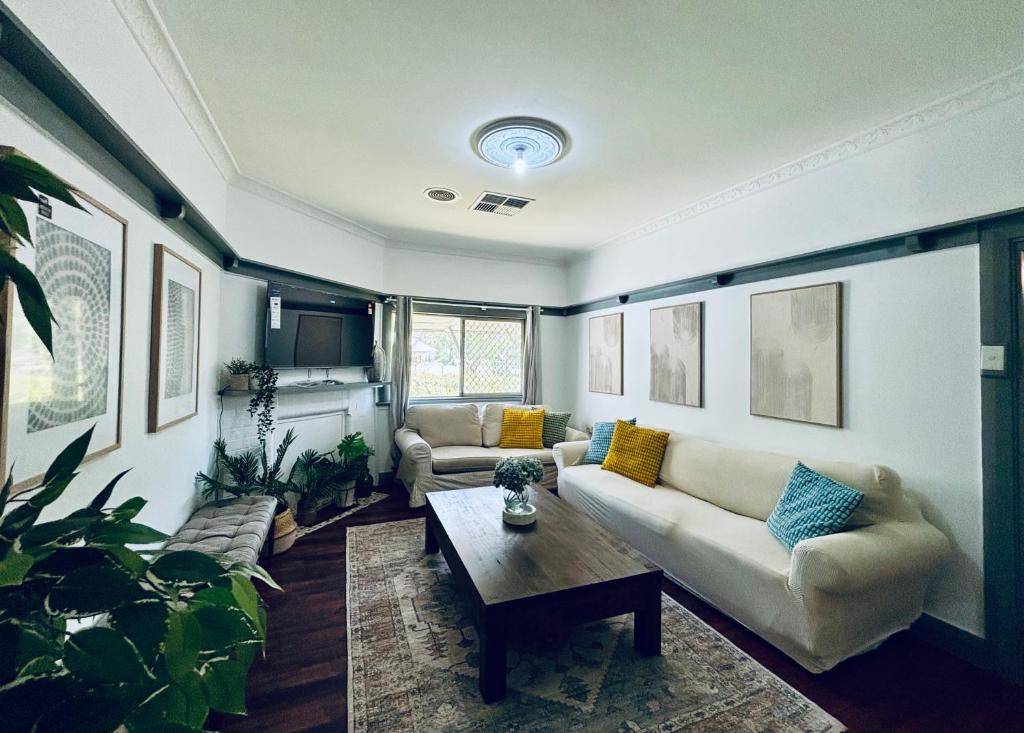 Charming home in Central Dubbo photo 1