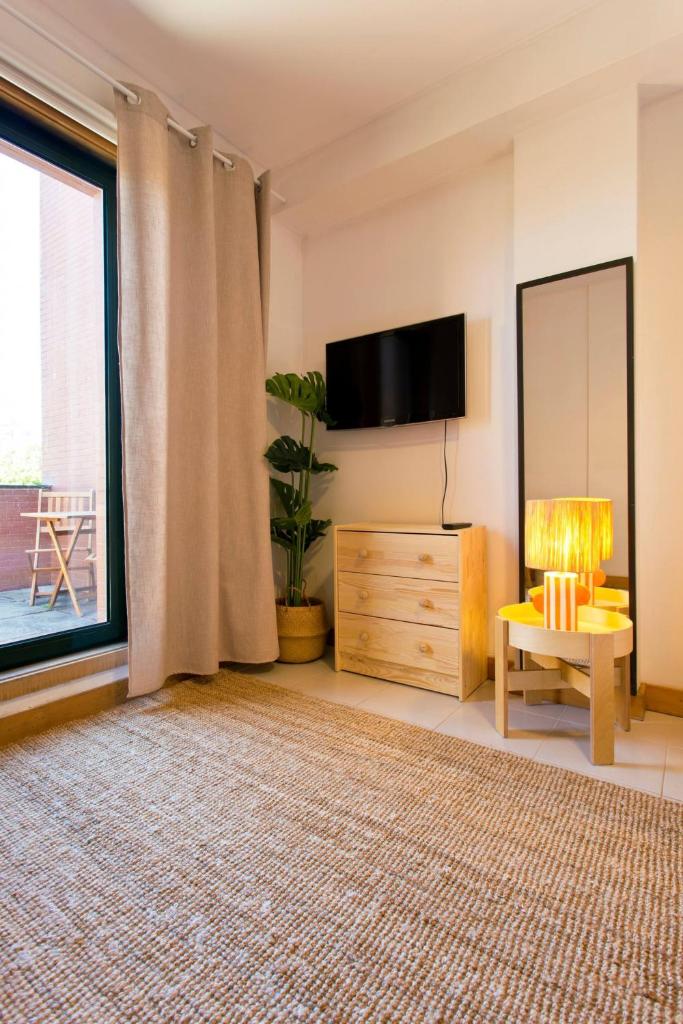 Aposentus - Contemporary Comfort - Tap to explore photos
