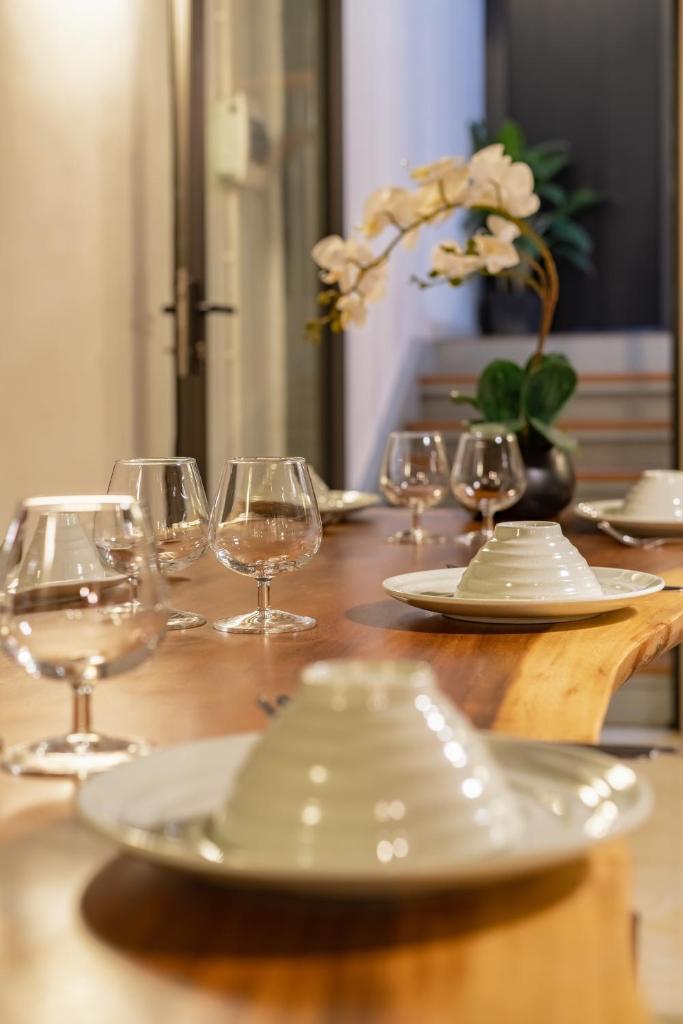 Bong House close to train street at the Hanoi old quarter