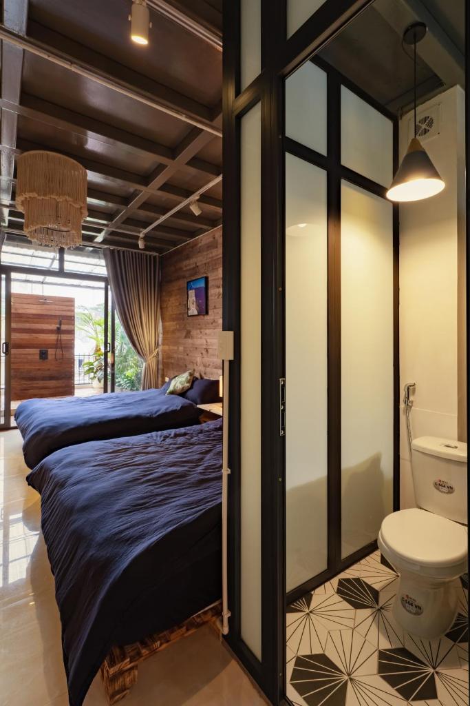 Bong House close to train street at the Hanoi old quarter