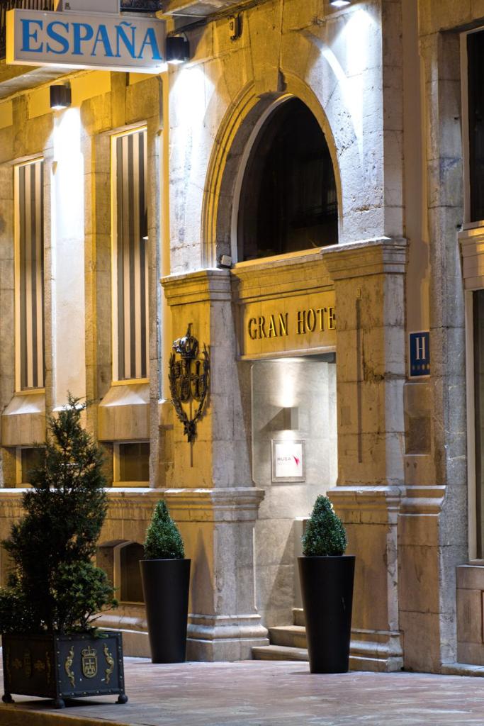 Gran Hotel España - Tap to explore photos
