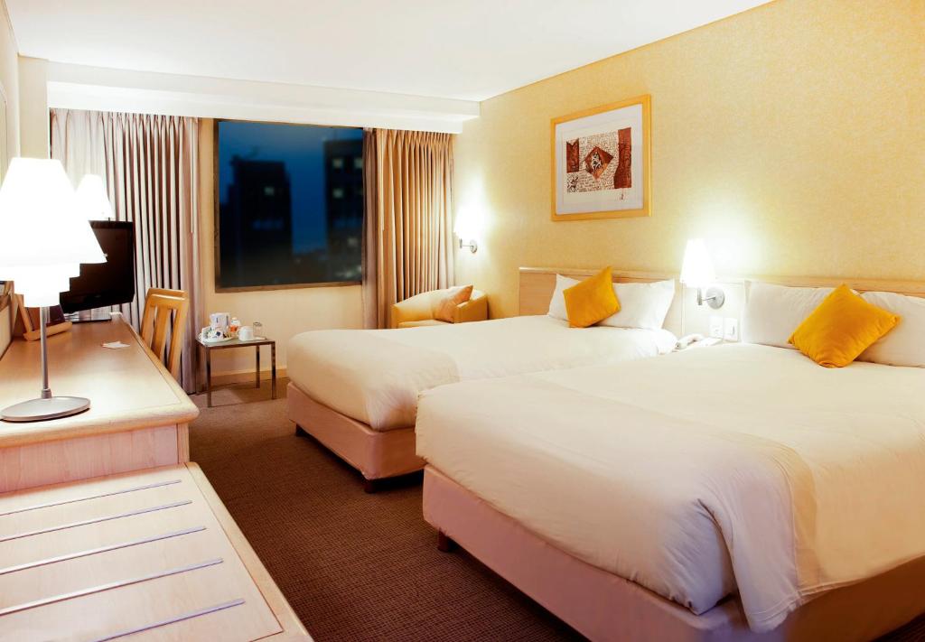 Двухместный (Улучшенный номер с 2 двуспальными кроватями), Novotel Mexico City Santa Fe