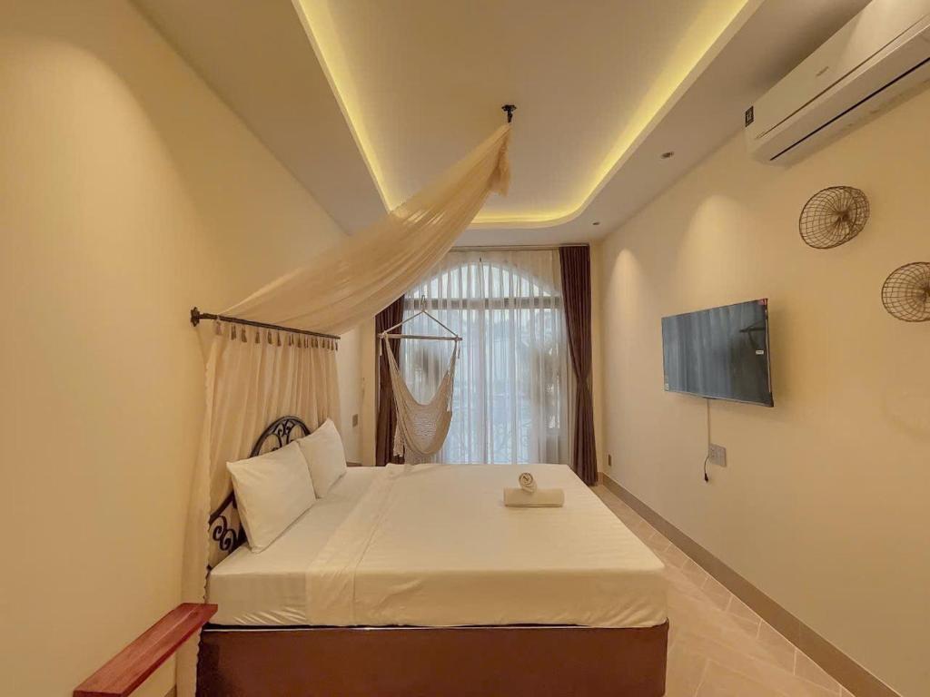 GRAND NEW -LUXURIOUS 5 BRs HOUSE IN DISTRICT 1