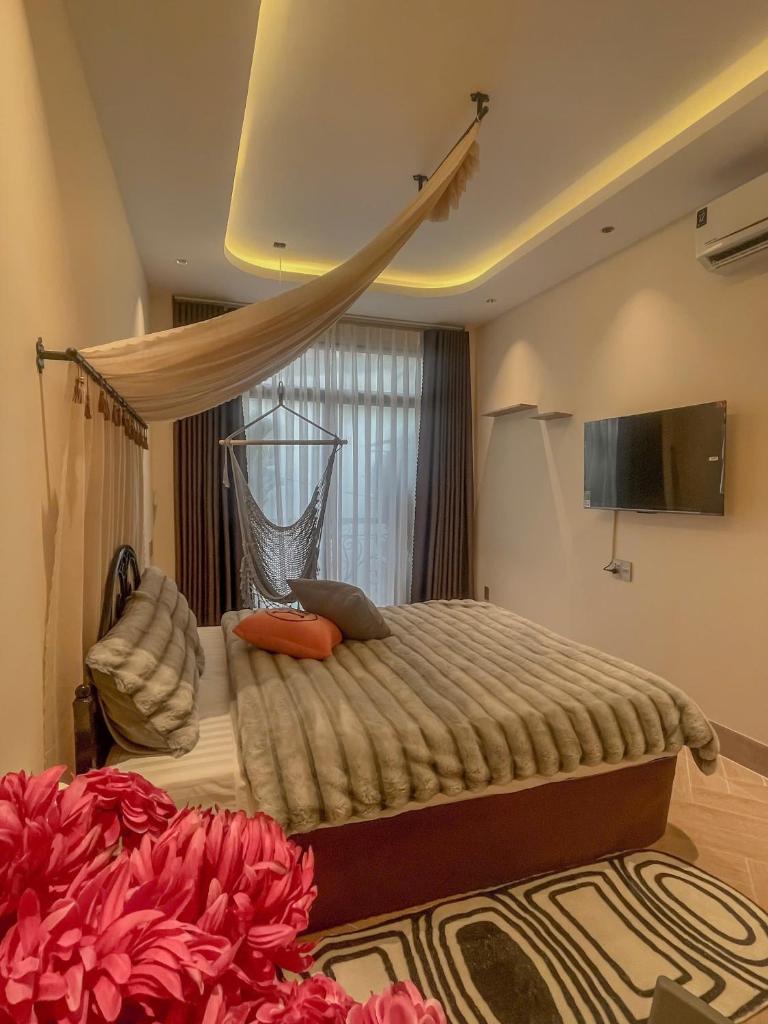 GRAND NEW -LUXURIOUS 5 BRs HOUSE IN DISTRICT 1