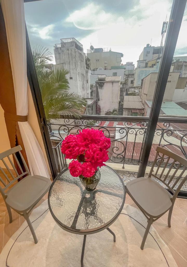 GRAND NEW -LUXURIOUS 5 BRs HOUSE IN DISTRICT 1