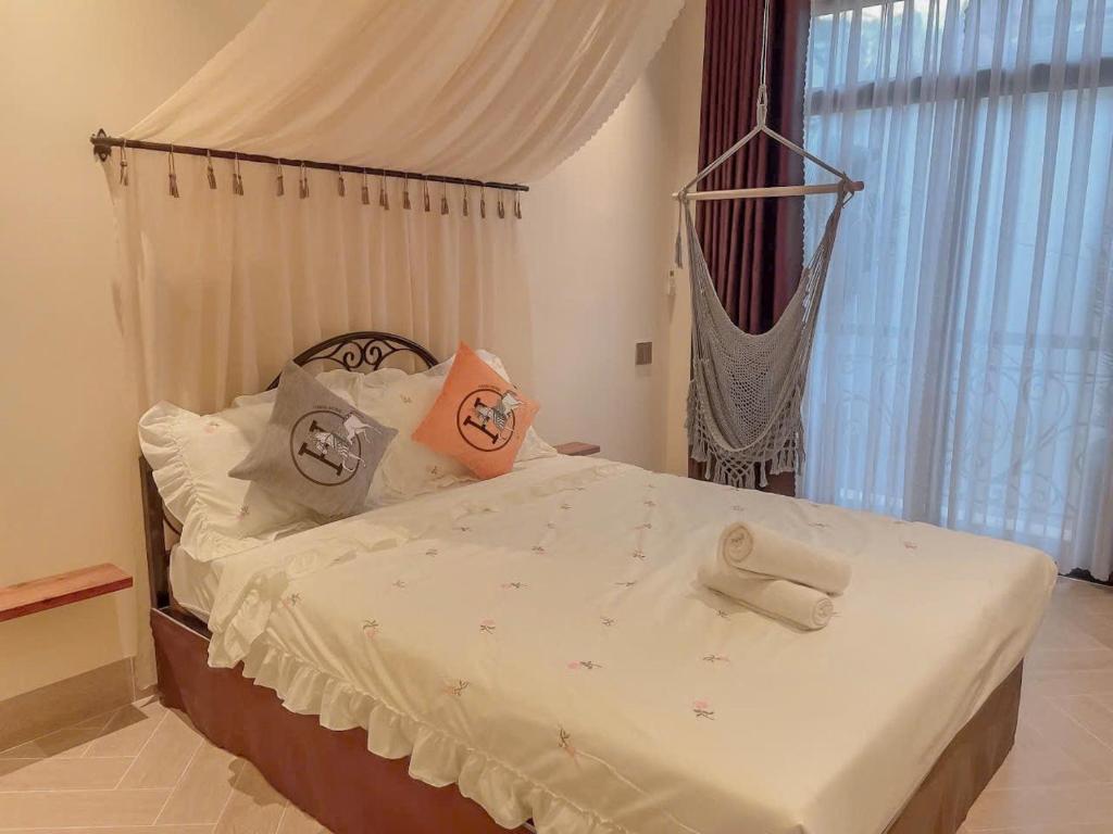 GRAND NEW -LUXURIOUS 5 BRs HOUSE IN DISTRICT 1